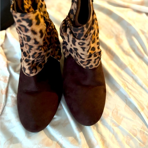 Stylish Leopard Print Ankle Boots - Picture 1 of 4